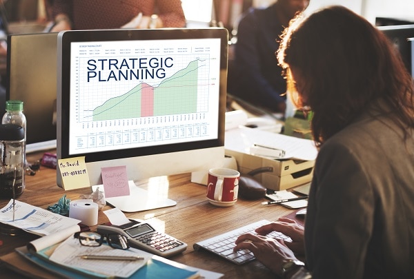 strategic plan graphs business marketing goals con P8KLT5K