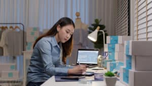 Blog 11 candid young asia freelance seller woman happy wor 2021 12 20 20 31 30 utc